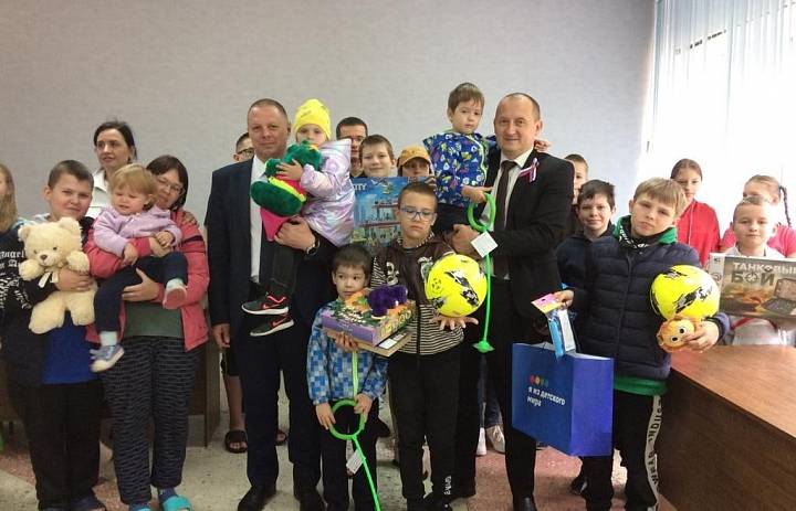 Руководители Мичуринского ГАУ вручили подарки детям из Шебекино