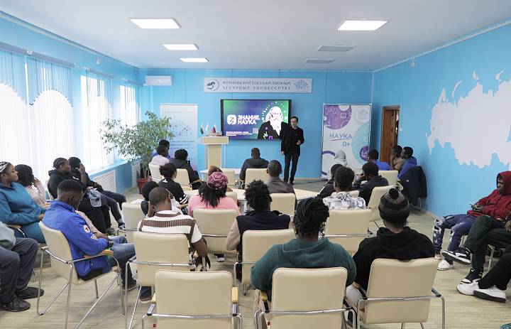 Роман Чмир провел лекцию для иностранных студентов университета