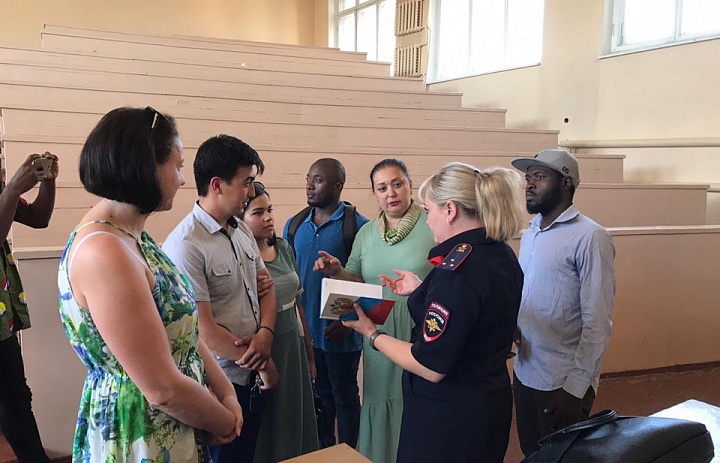 Встреча иностранных студентов с представителями УВМ УМВД по Тамбовской области