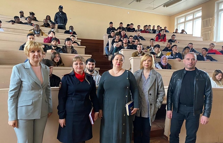 Встреча иностранных студентов с представителями УВМ УМВД России по Тамбовской области