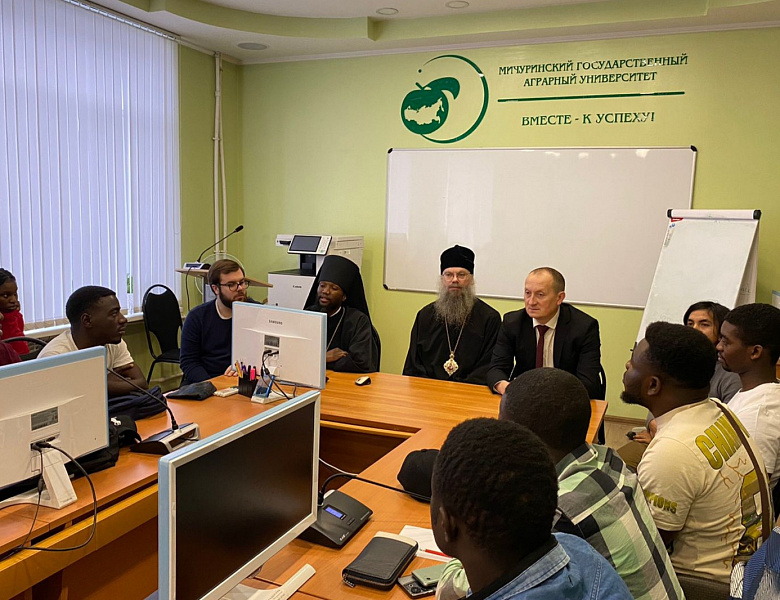 Иностранные студенты Мичуринского ГАУ обсудили вопросы православия