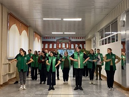 Флешмоб в рамках Всероссийской студенческой патриотической акции «Знай наших».