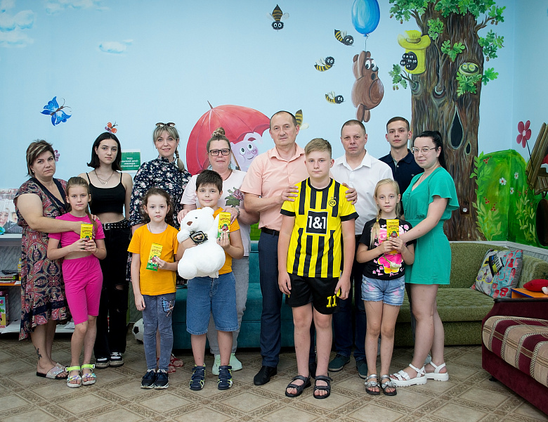 Сергей Жидков передал символ добра воспитанникам организации «Солнечный мир»